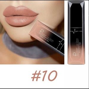 Long lasting matte lipstick